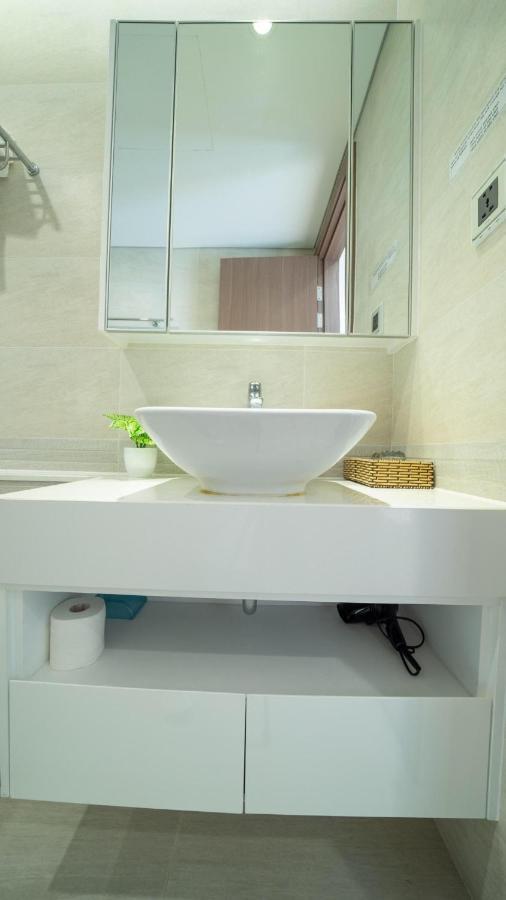 Bom Homes- Vinhomes Metropolis-Service Apartment Ханой Экстерьер фото
